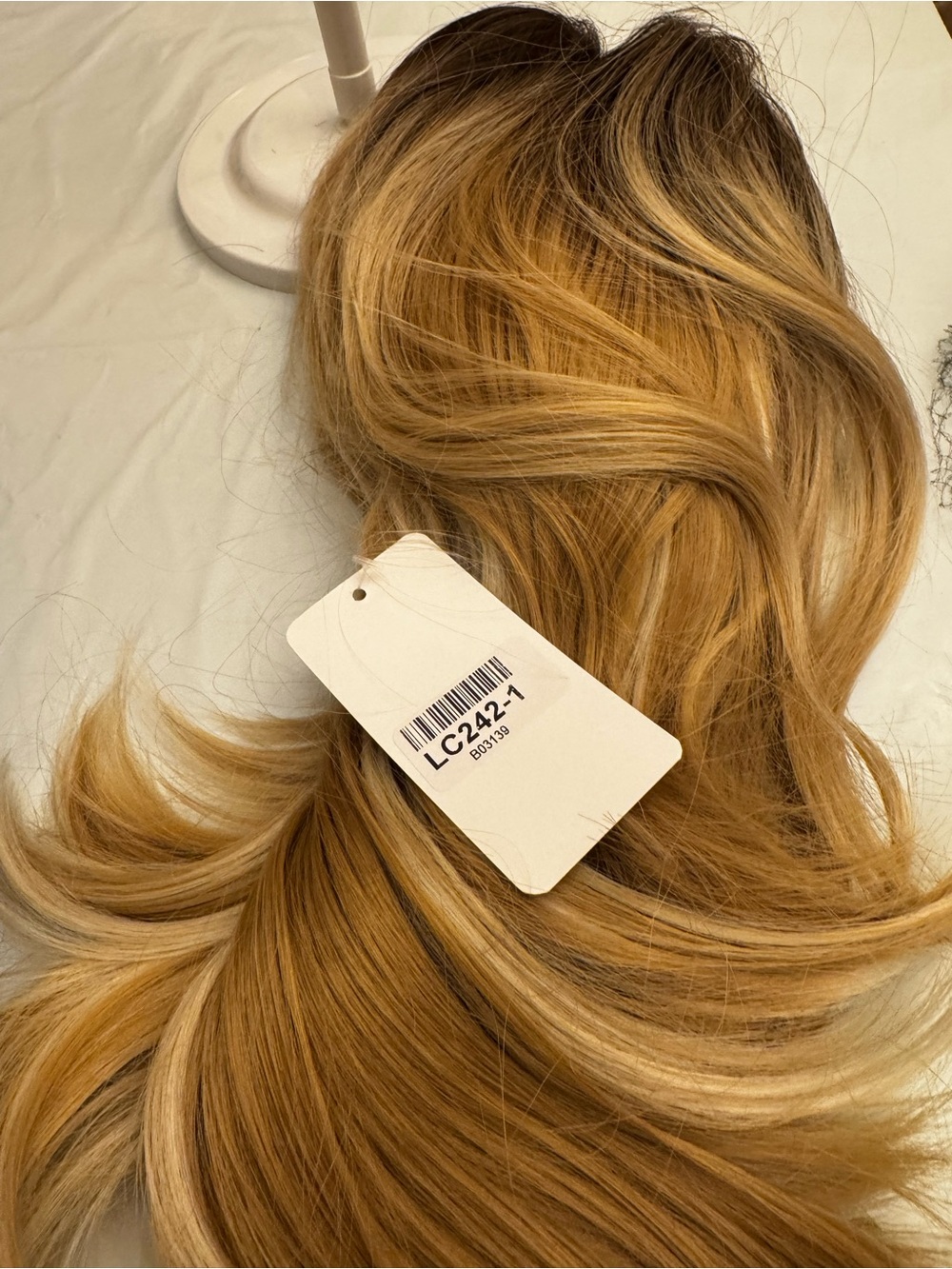 Ombre Blonde Wigs - 18" Layered Curly Wigs With Bangs